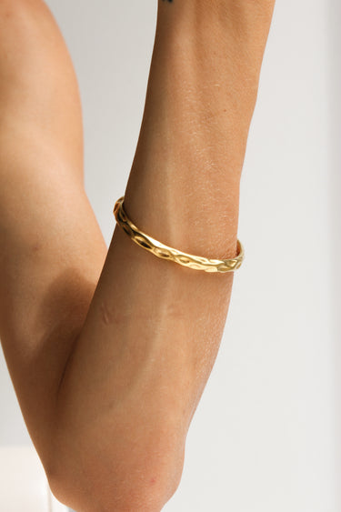 BLAIR TEXTURED CUFF BRACELET GOLD - STUDIO JO STORE